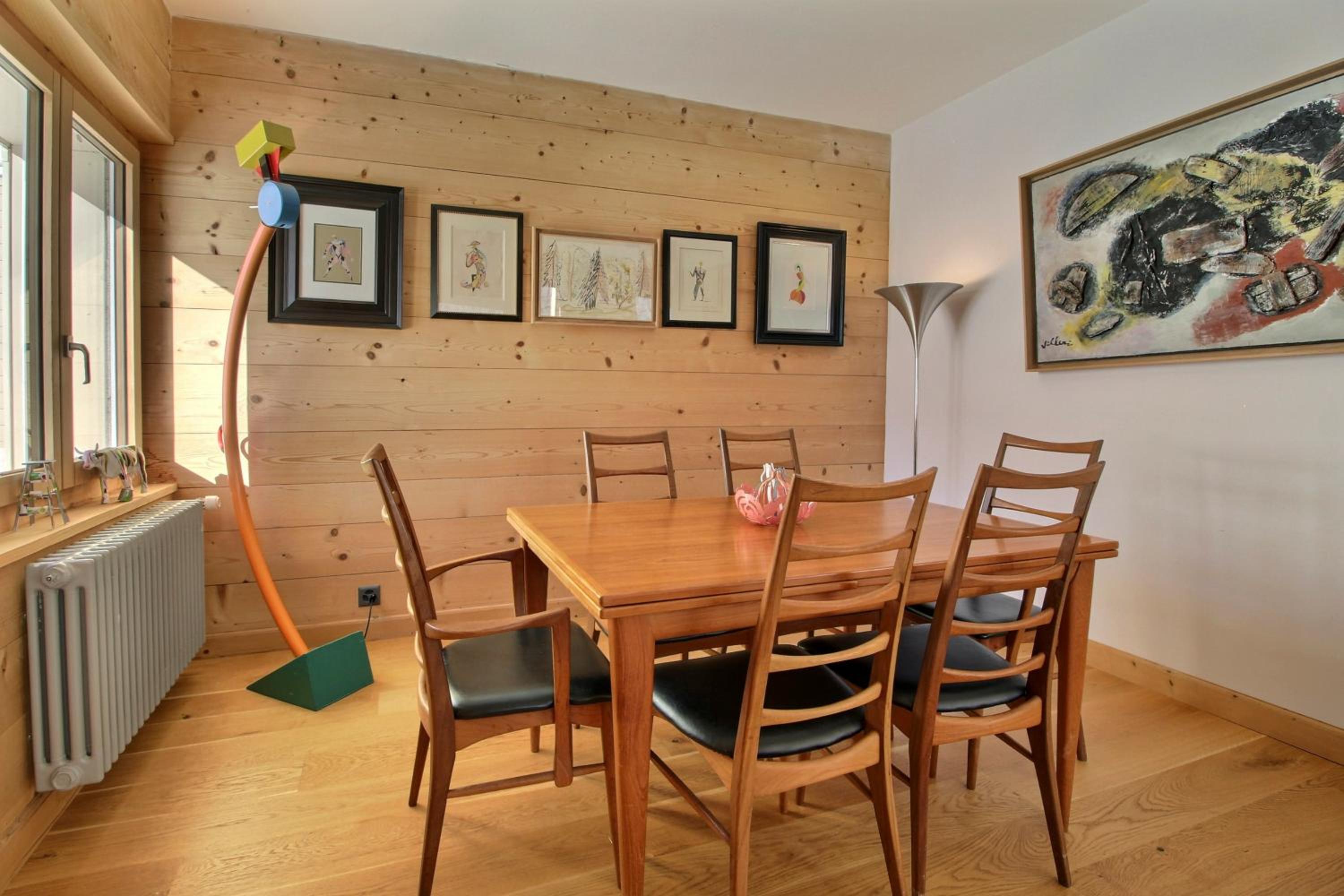 Sunny attic Central location