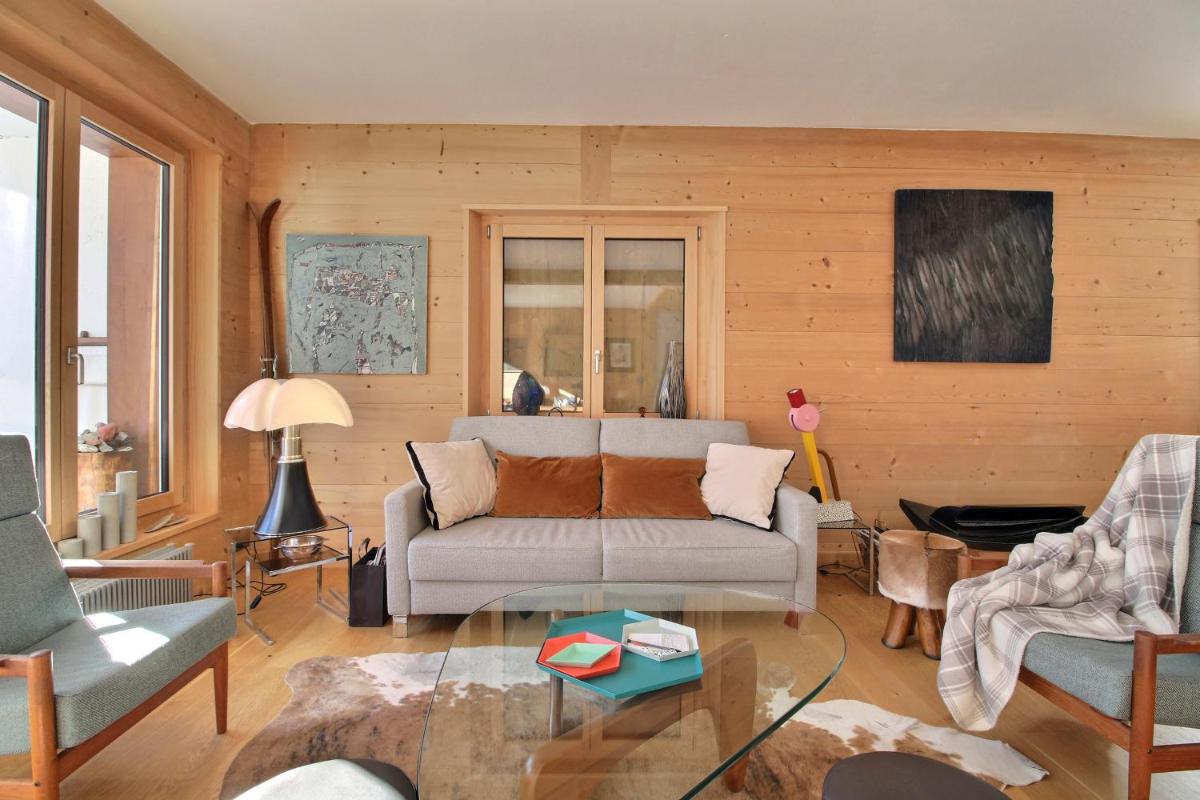 Sunny attic Central location