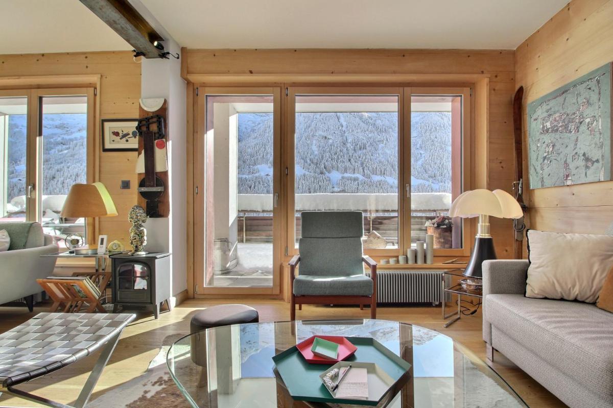 Sunny attic Central location