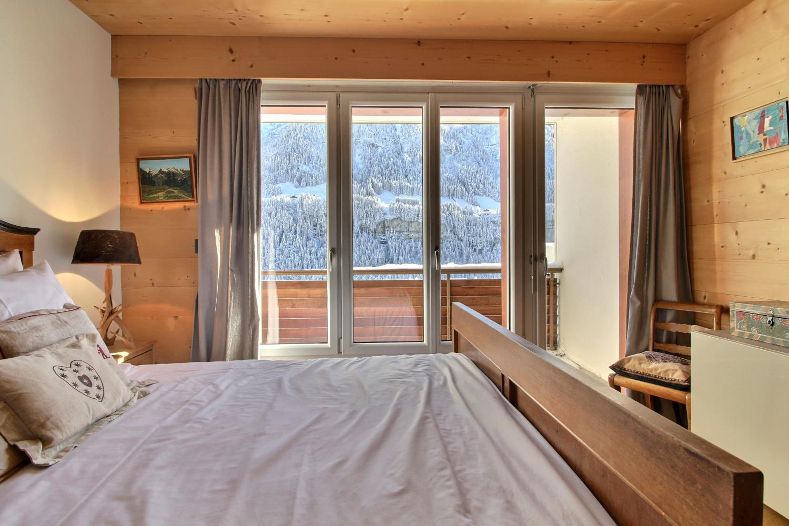 Sunny attic Central location