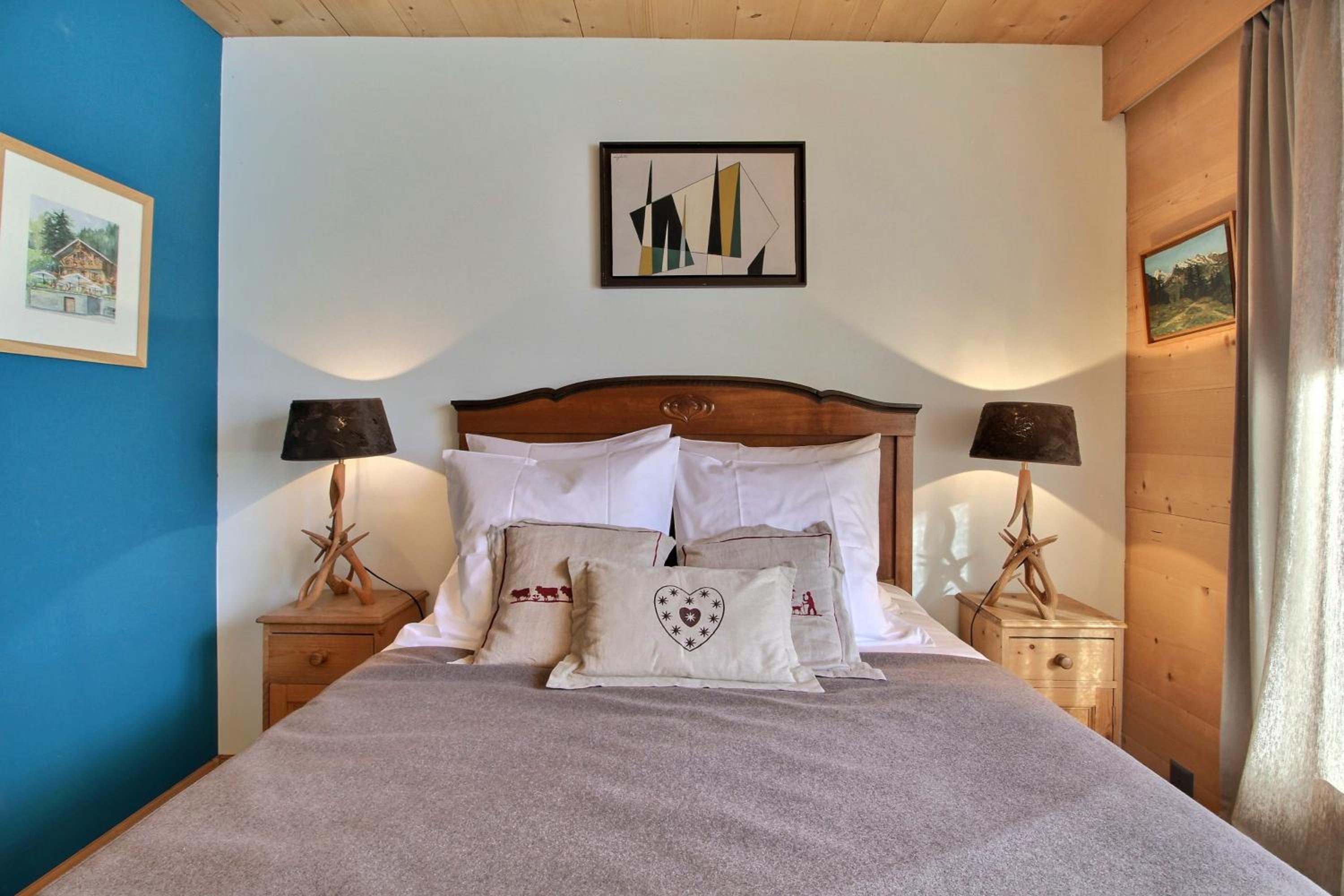 Sunny attic Central location