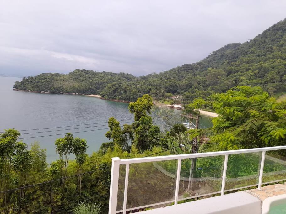 Casa Grega em Angra dos Reis com Piscina e Vista Espetacular