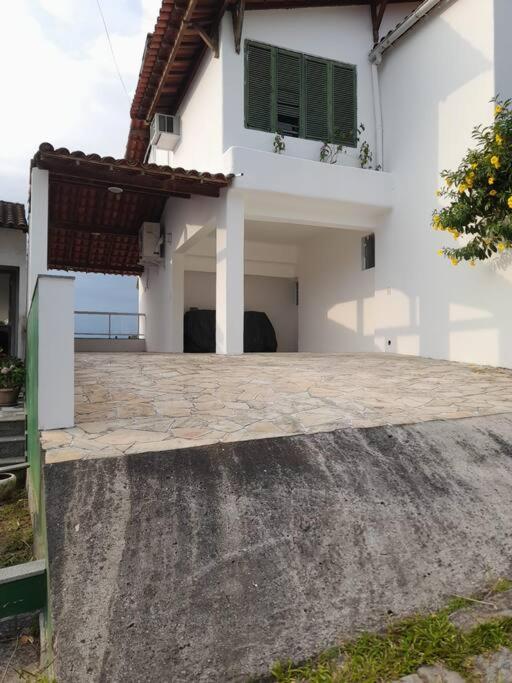 Casa Grega em Angra dos Reis com Piscina e Vista Espetacular