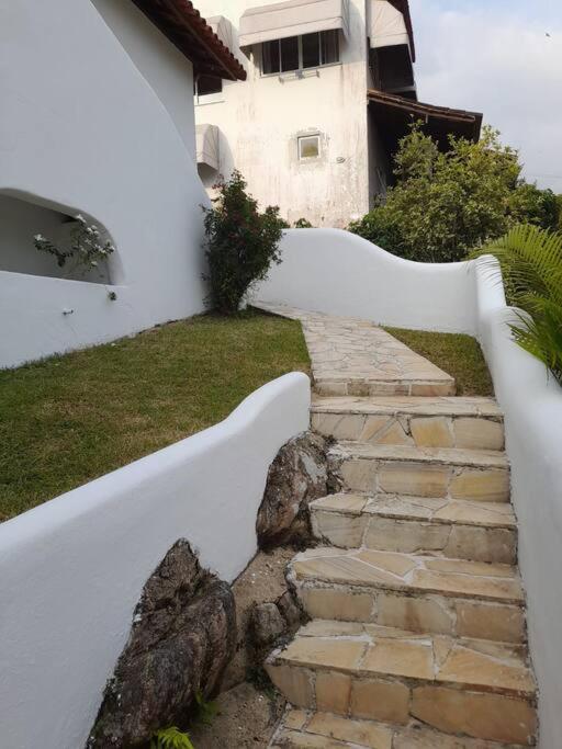 Casa Grega em Angra dos Reis com Piscina e Vista Espetacular