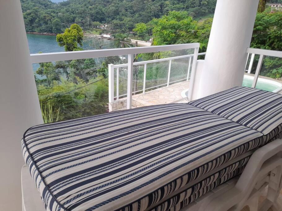 Casa Grega em Angra dos Reis com Piscina e Vista Espetacular