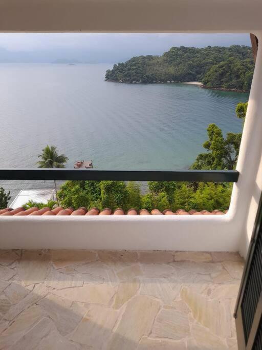 Casa Grega em Angra dos Reis com Piscina e Vista Espetacular