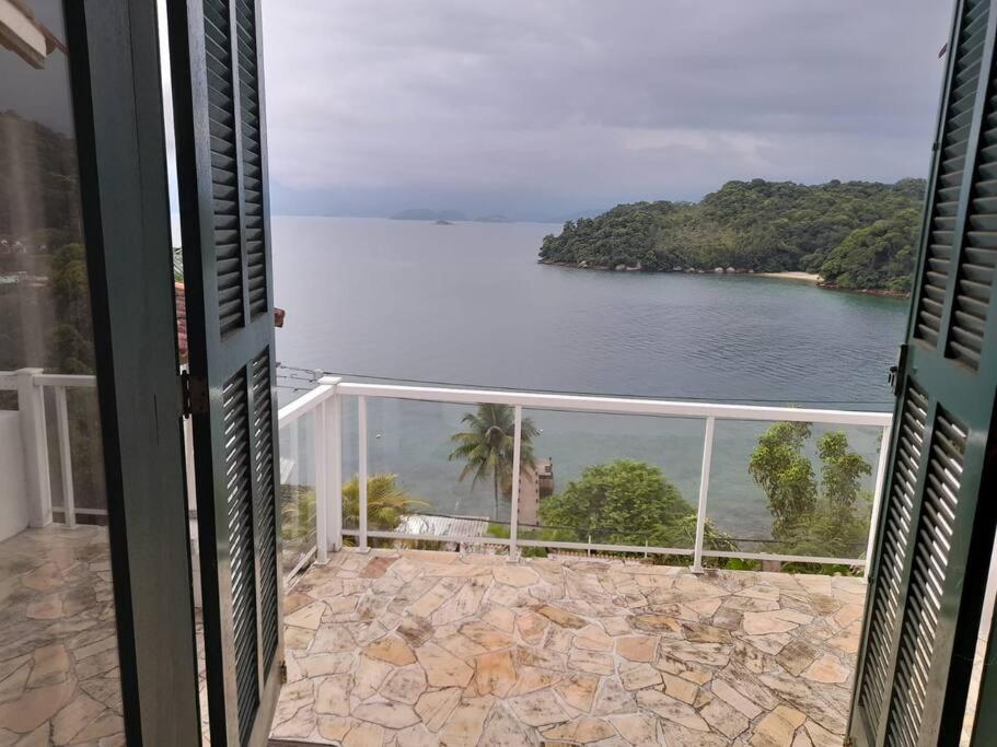 Casa Grega em Angra dos Reis com Piscina e Vista Espetacular