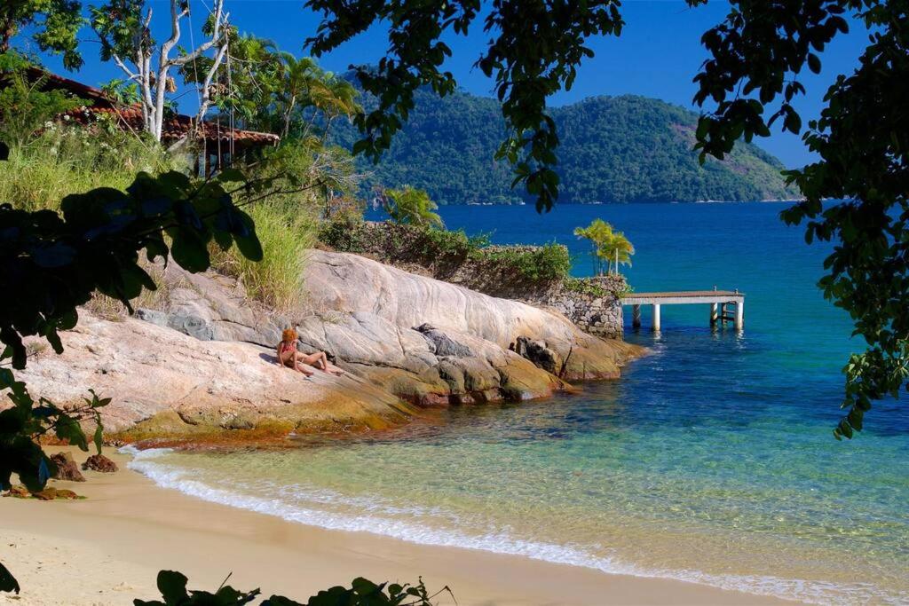 Casa Grega em Angra dos Reis com Piscina e Vista Espetacular