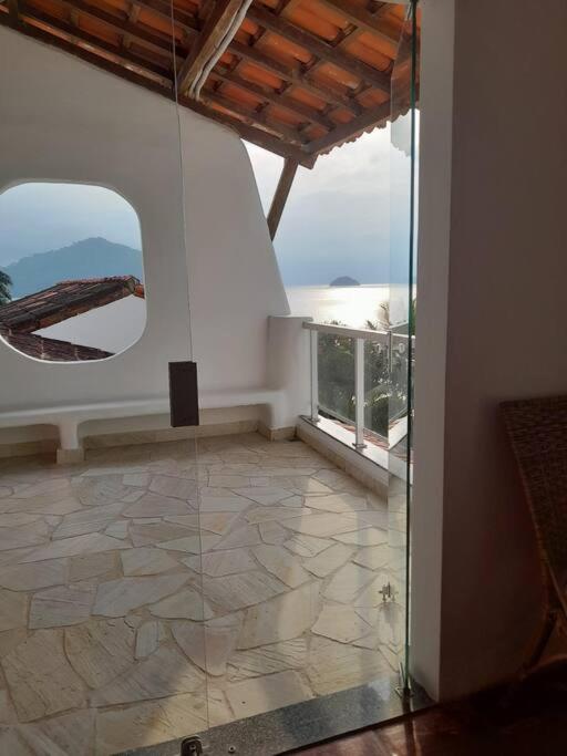 Casa Grega em Angra dos Reis com Piscina e Vista Espetacular