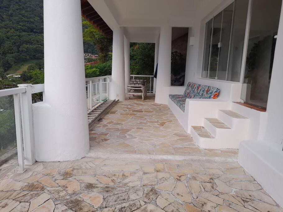 Casa Grega em Angra dos Reis com Piscina e Vista Espetacular