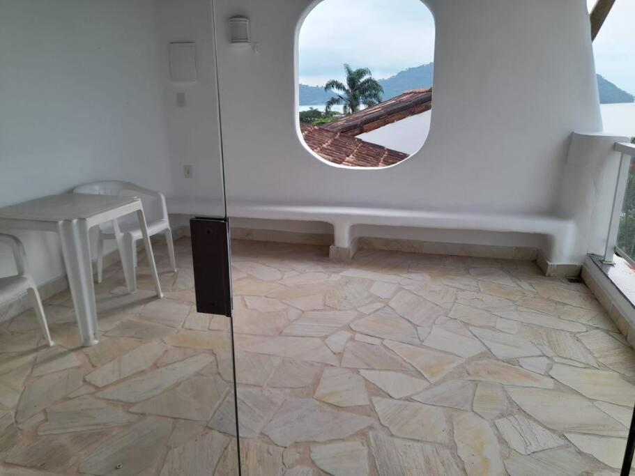 Casa Grega em Angra dos Reis com Piscina e Vista Espetacular