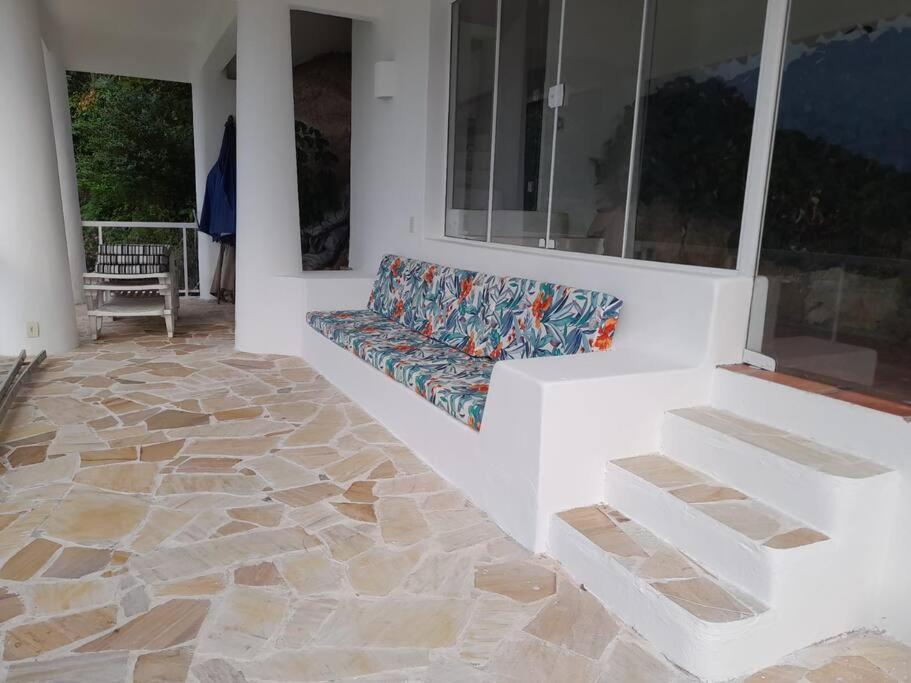 Casa Grega em Angra dos Reis com Piscina e Vista Espetacular