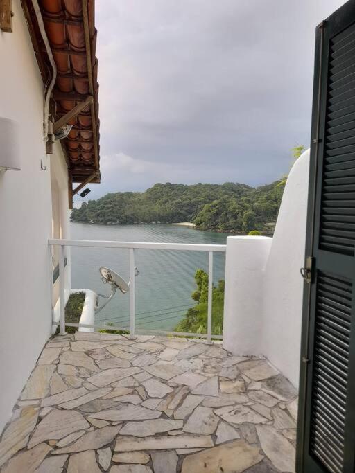Casa Grega em Angra dos Reis com Piscina e Vista Espetacular