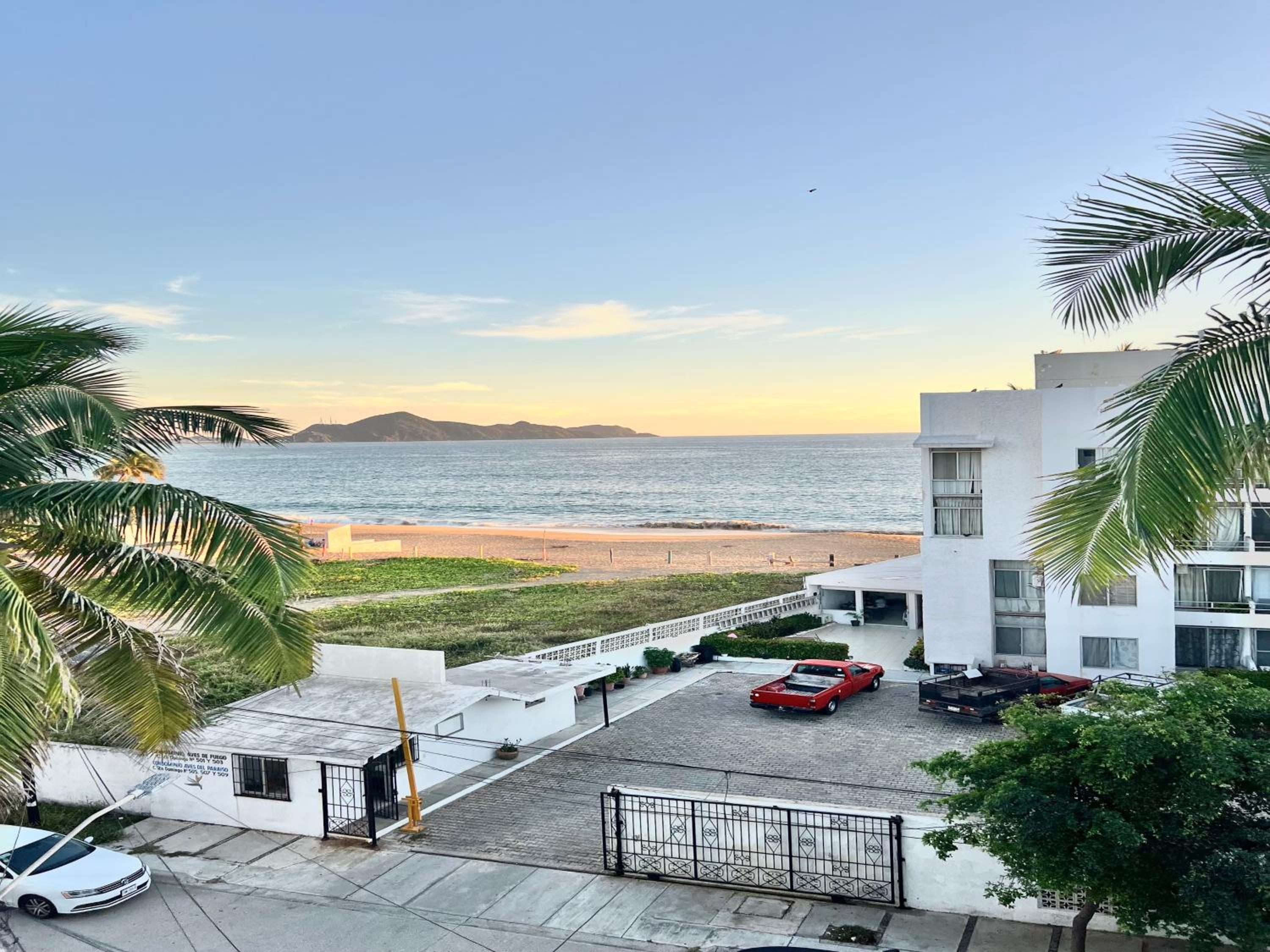 Hotel Departamento Todo Cerca Playa Azul - Image 1