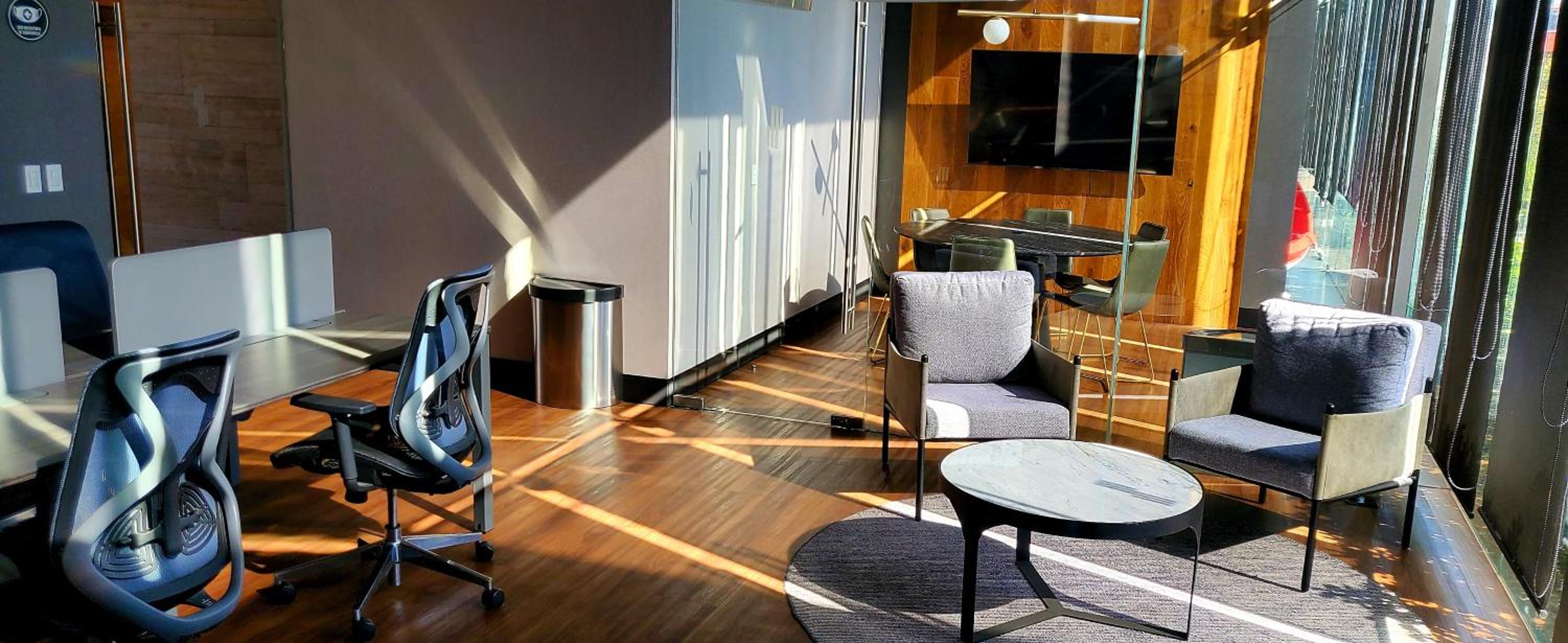 Studio Penthouse Floor 32. Superb City view!