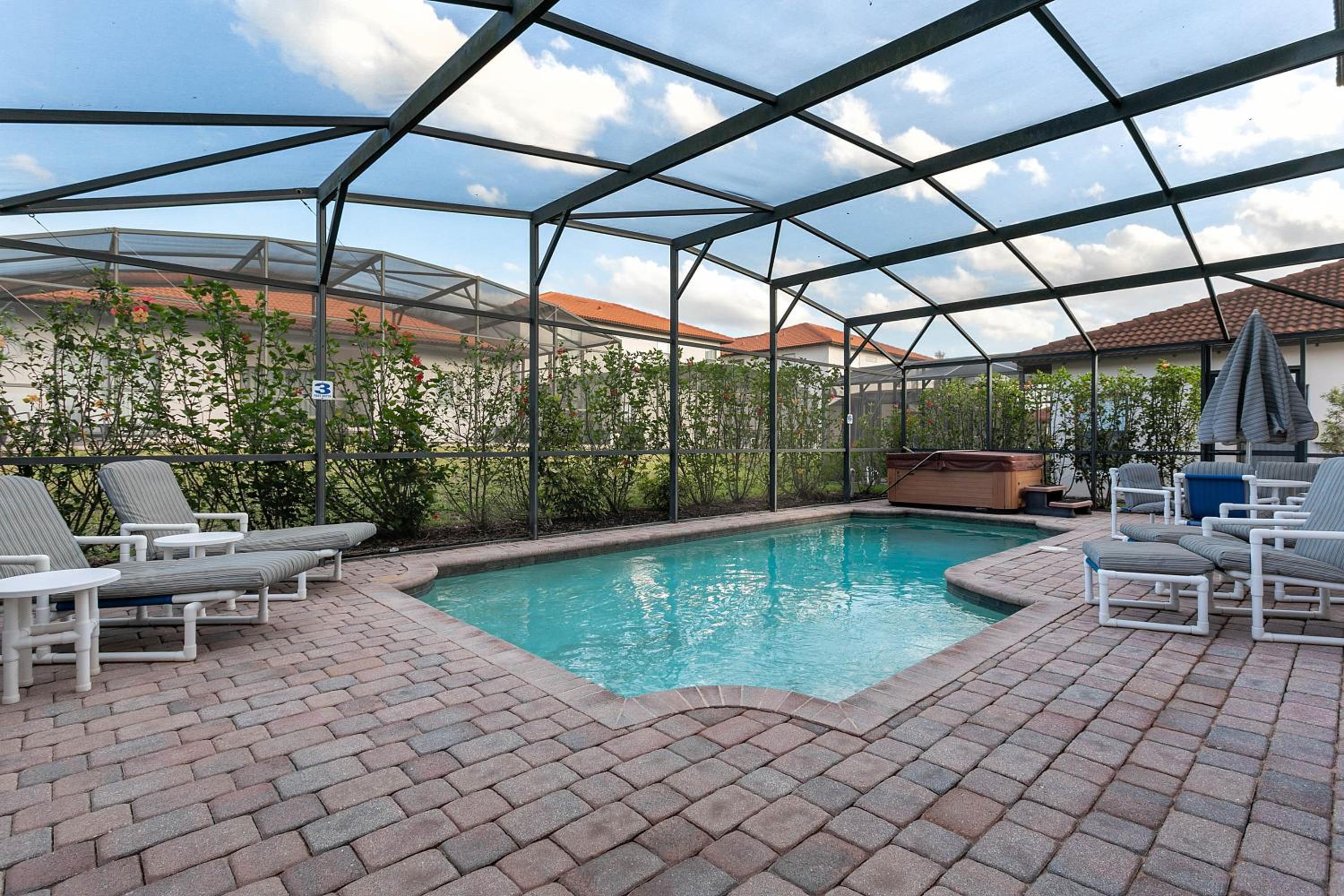 Paradise Resort Styles 4 BEDROOMS with 3 baths Pool and SPA