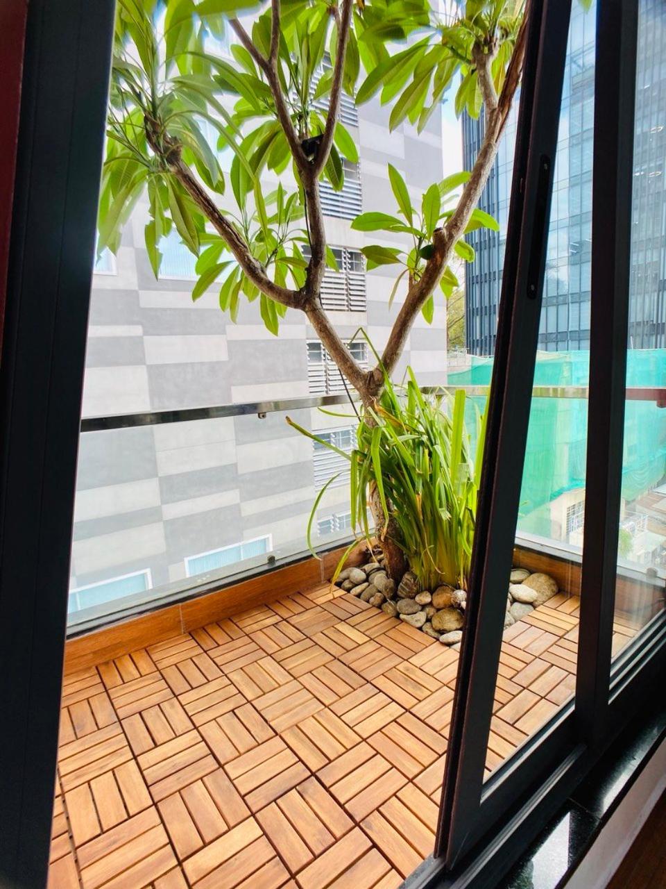 THE GARDEN BULDING