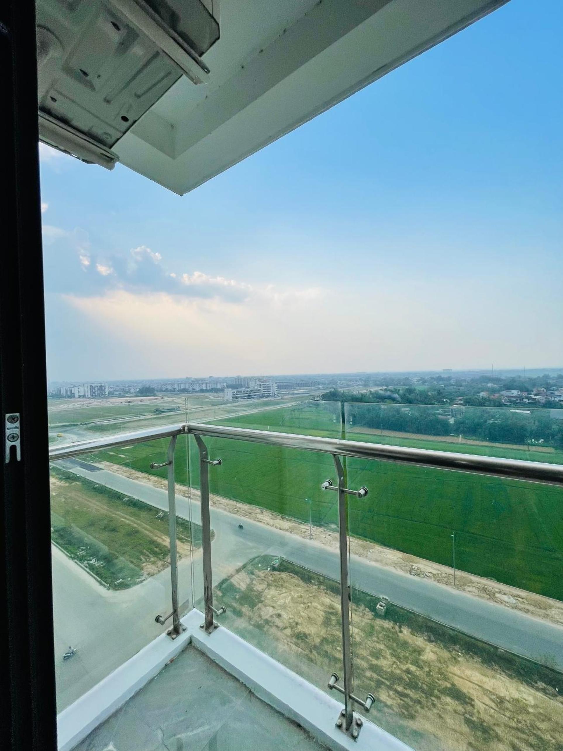 Amy Apartment Hue view 5