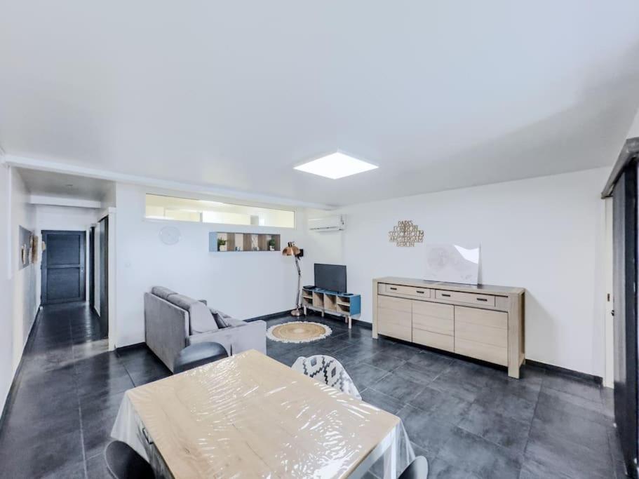 Hyper Centre Ville ST DENIS Le Pasteur view 5