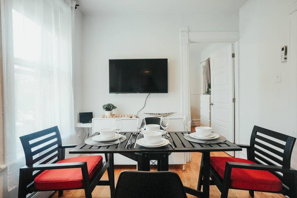 HRésidences Cozy Heritage St André Apt Mtl