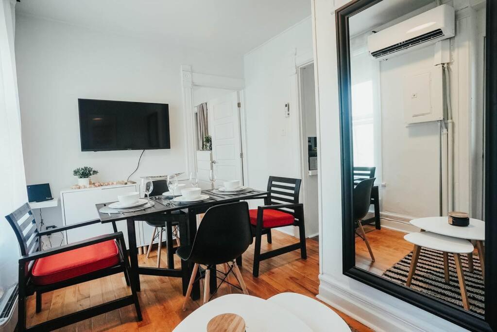 HRésidences Cozy Heritage St André Apt Mtl