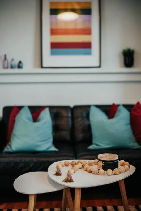 HRésidences Cozy Heritage St André Apt Mtl