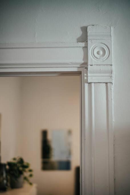 HRésidences Cozy Heritage St André Apt Mtl