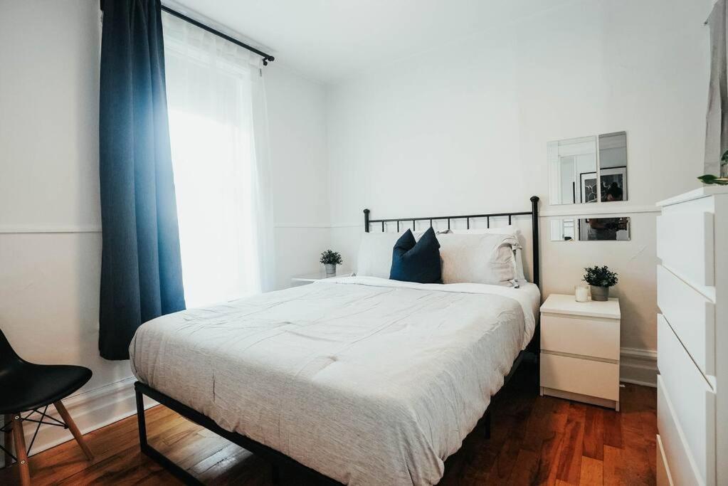 HRésidences Cozy Heritage St André Apt Mtl