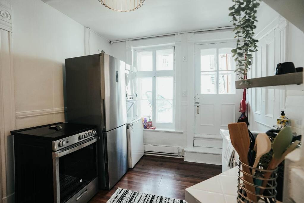 HRésidences Cozy Heritage St André Apt Mtl
