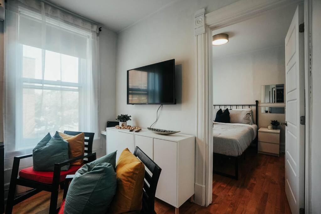 HRésidences Cozy Heritage St André Apt Mtl