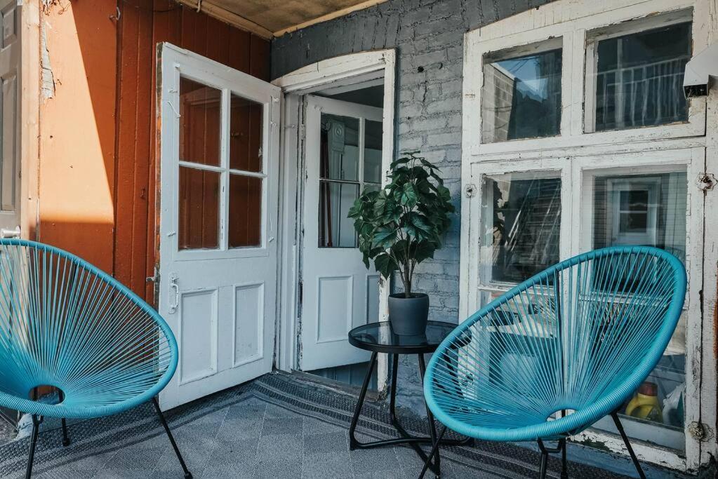 HRésidences Cozy Heritage St André Apt Mtl