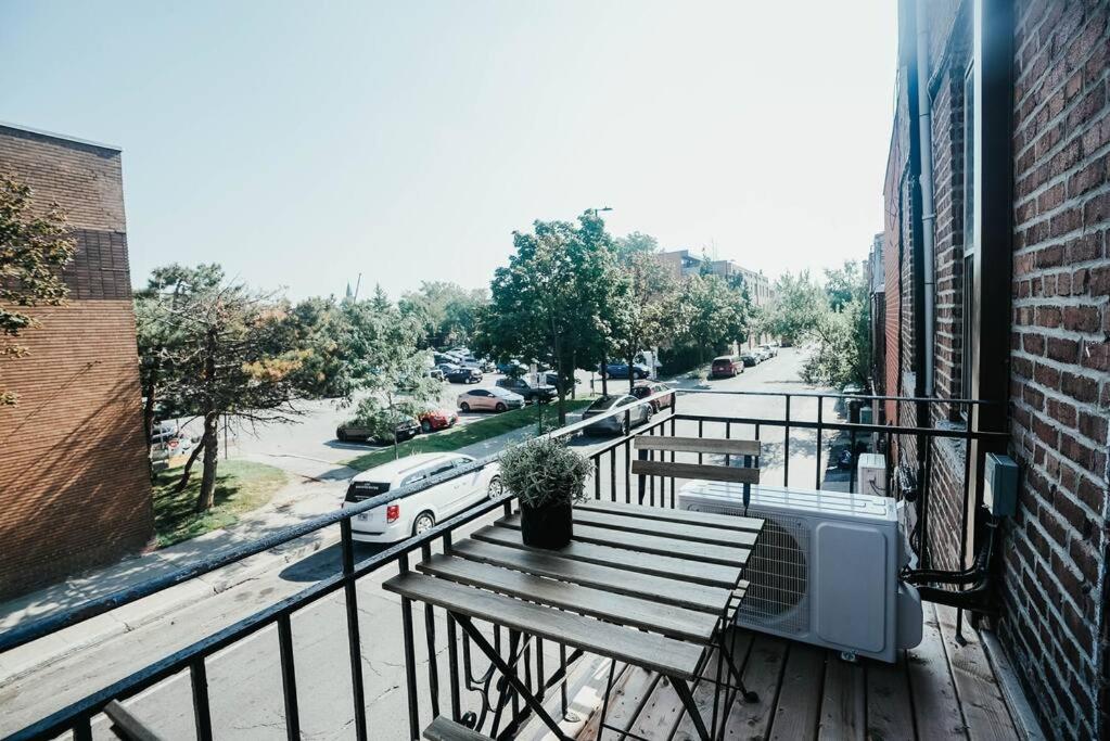 HRésidences Cozy Heritage St André Apt Mtl
