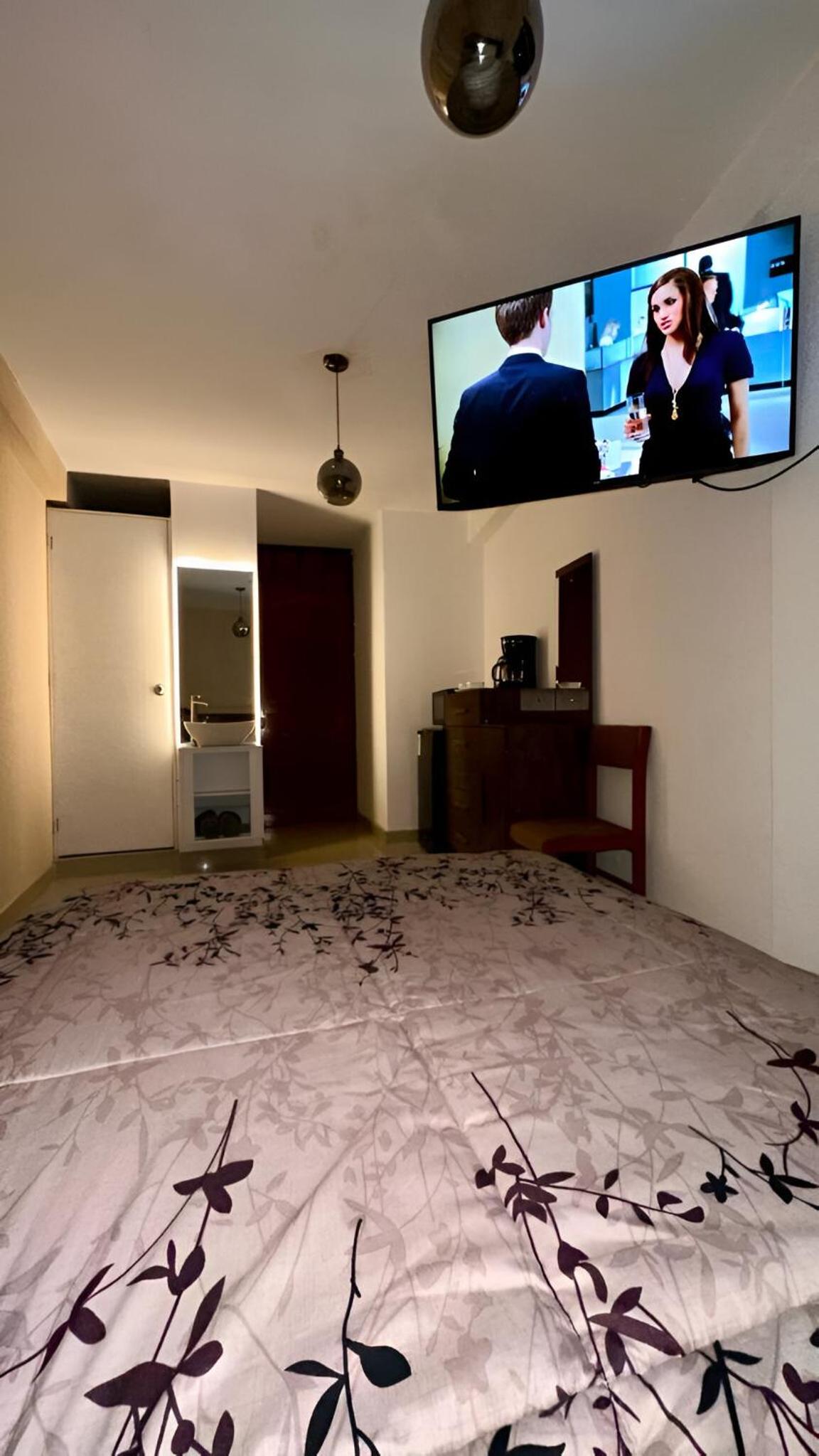 Castellares La Puebla Habitación Estudio en el centro view 3