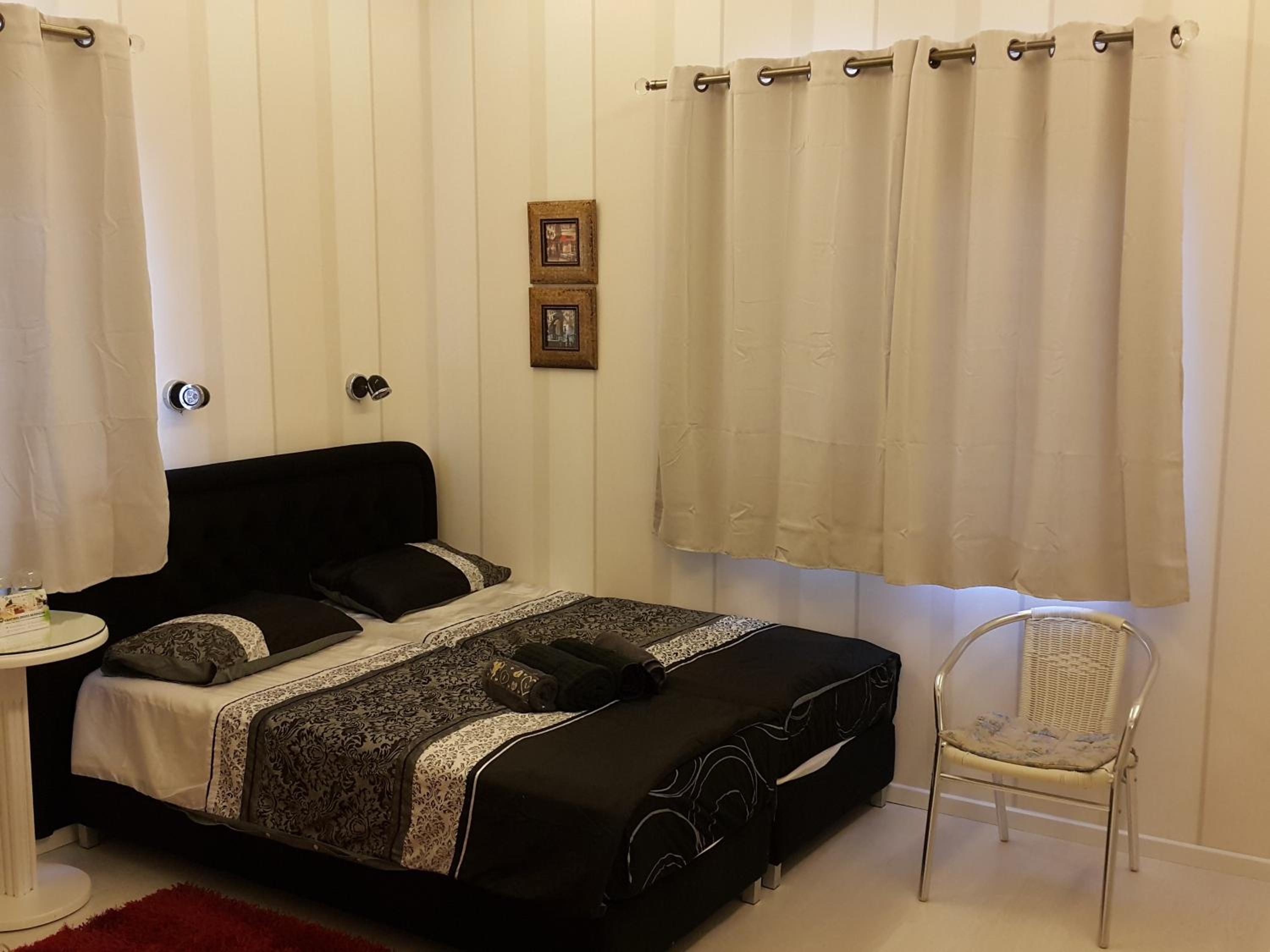 Pinsker Garden Apartment - Petah Tikva