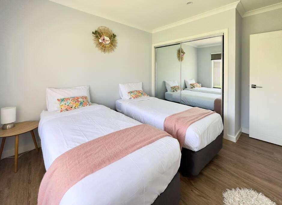 Popular Luxury Villa Kialla Shepparton