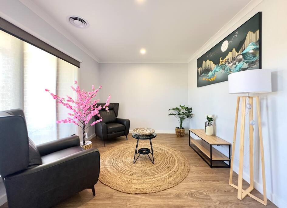 Popular Luxury Villa Kialla Shepparton