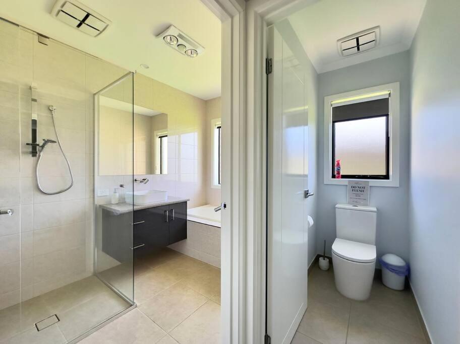 Popular Luxury Villa Kialla Shepparton