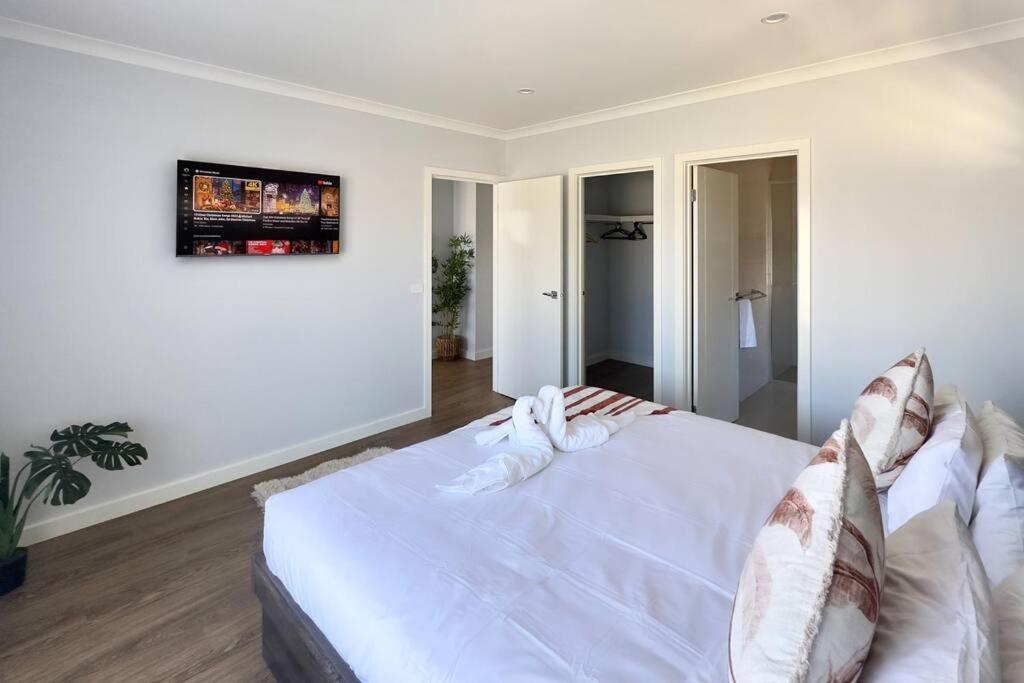 Popular Luxury Villa Kialla Shepparton
