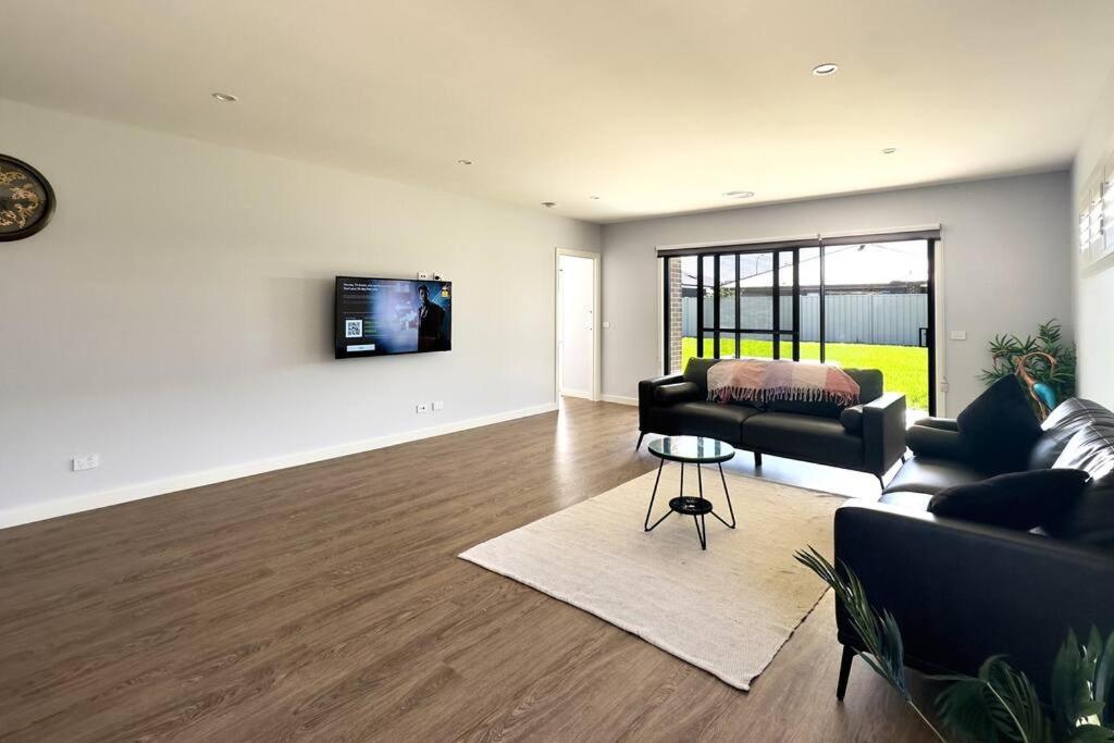 Popular Luxury Villa Kialla Shepparton
