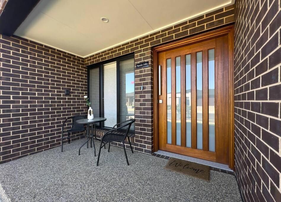 Popular Luxury Villa Kialla Shepparton