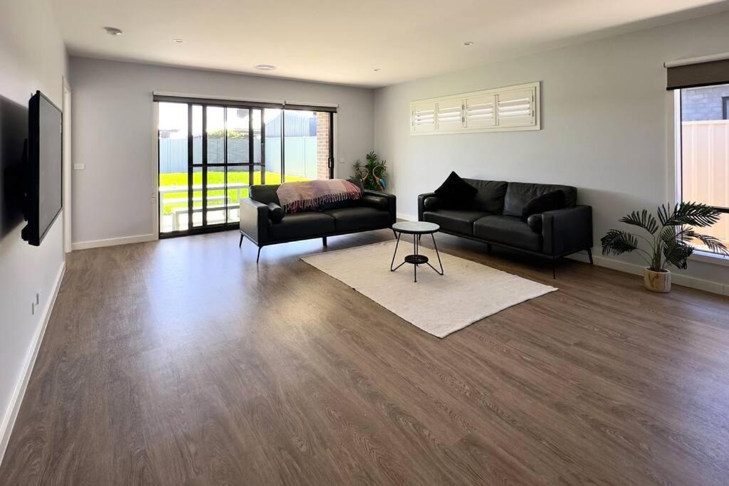 Popular Luxury Villa Kialla Shepparton