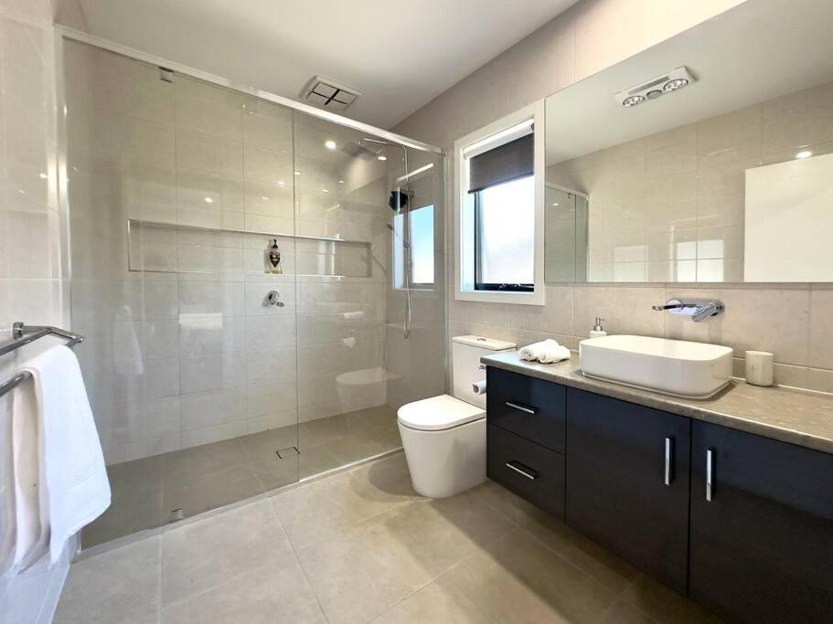 Popular Luxury Villa Kialla Shepparton