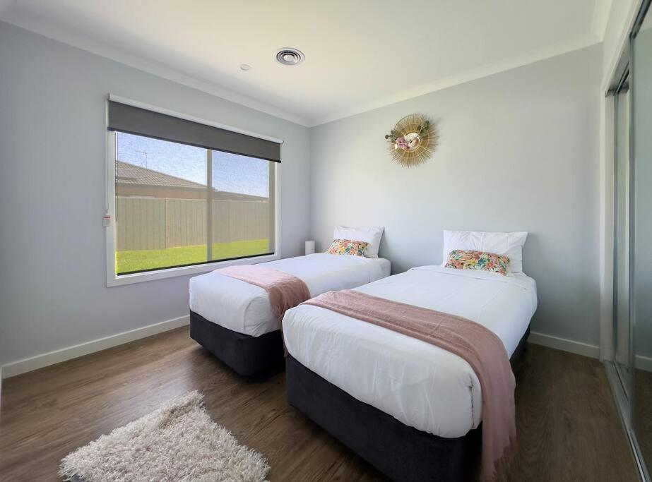 Popular Luxury Villa Kialla Shepparton