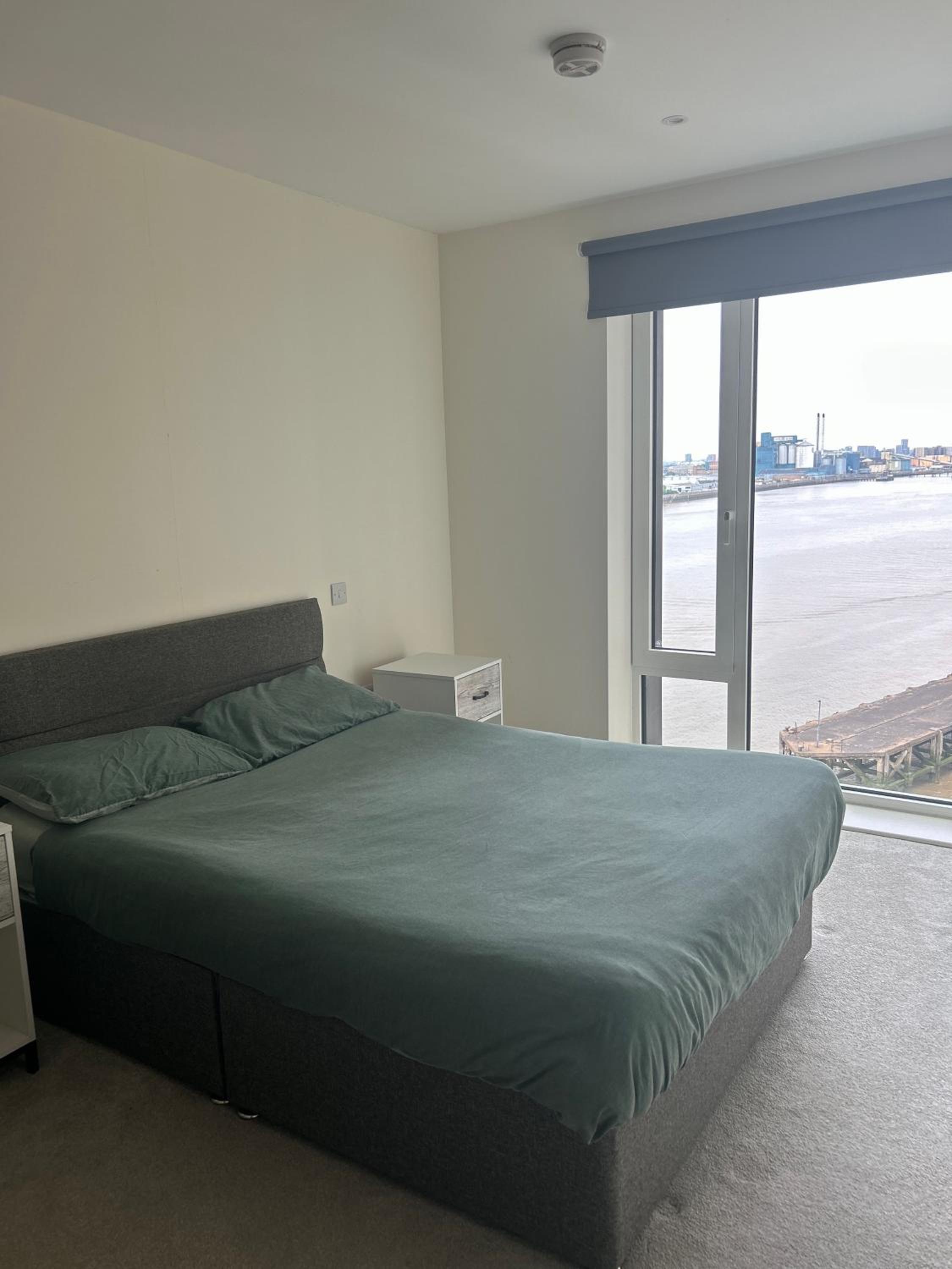 Modern 2 bedroom Apt with easy access to Central London, O2, Excel centre and Parking view 3