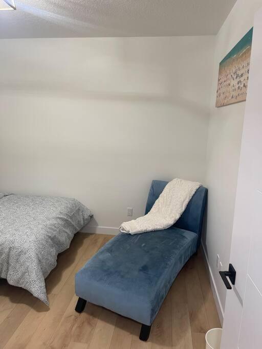Stylish 2 Bedroom suite in SW Edmonton close to Windermere and Edmonton International Airport
