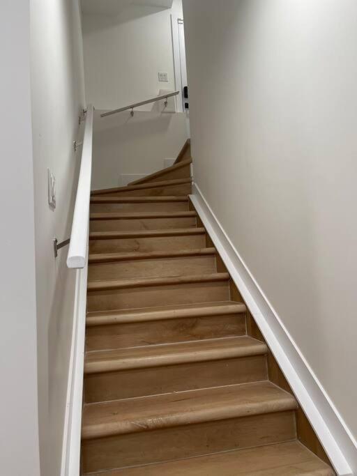 Stylish 2 Bedroom suite in SW Edmonton close to Windermere and Edmonton International Airport