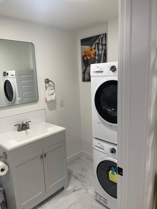 Stylish 2 Bedroom suite in SW Edmonton close to Windermere and Edmonton International Airport