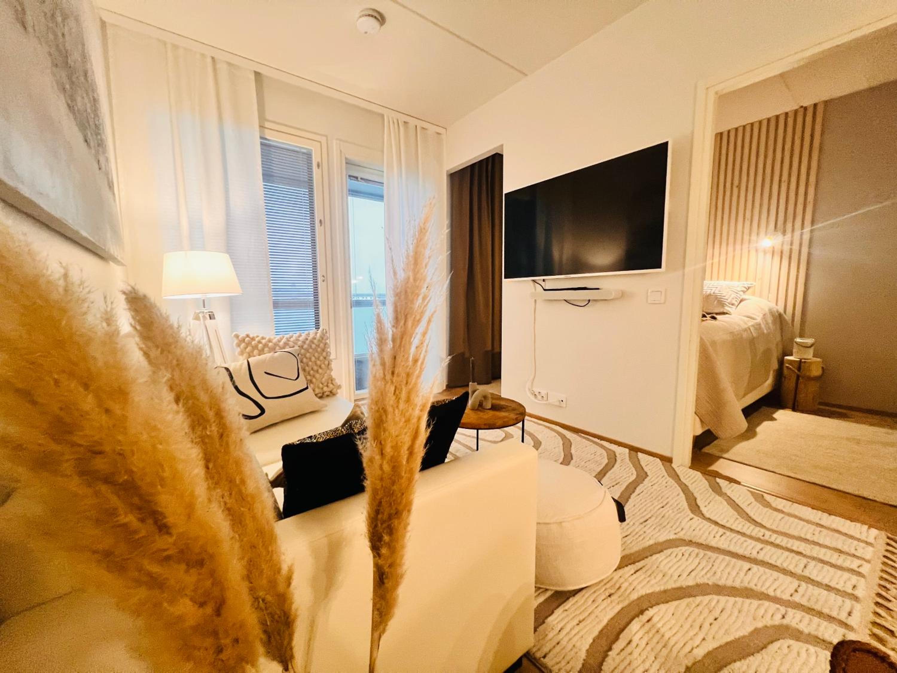 2 Room / Central Railway / Free parking view 5