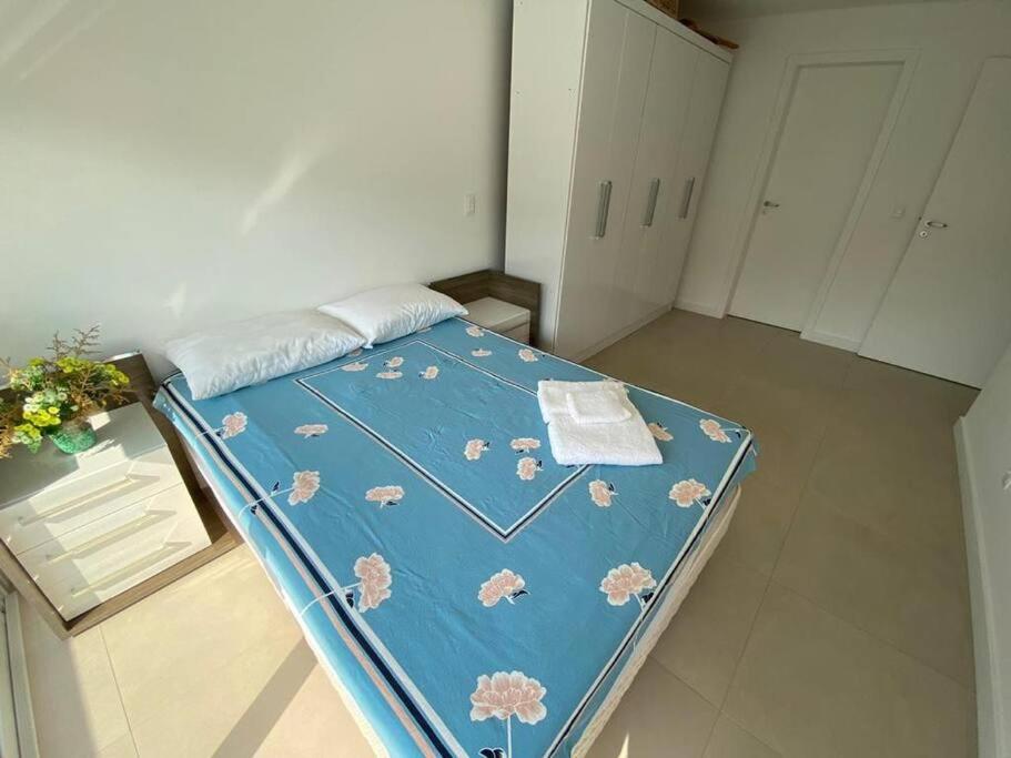 Apartamento 3 dormitorios e 2 vagas de garagem