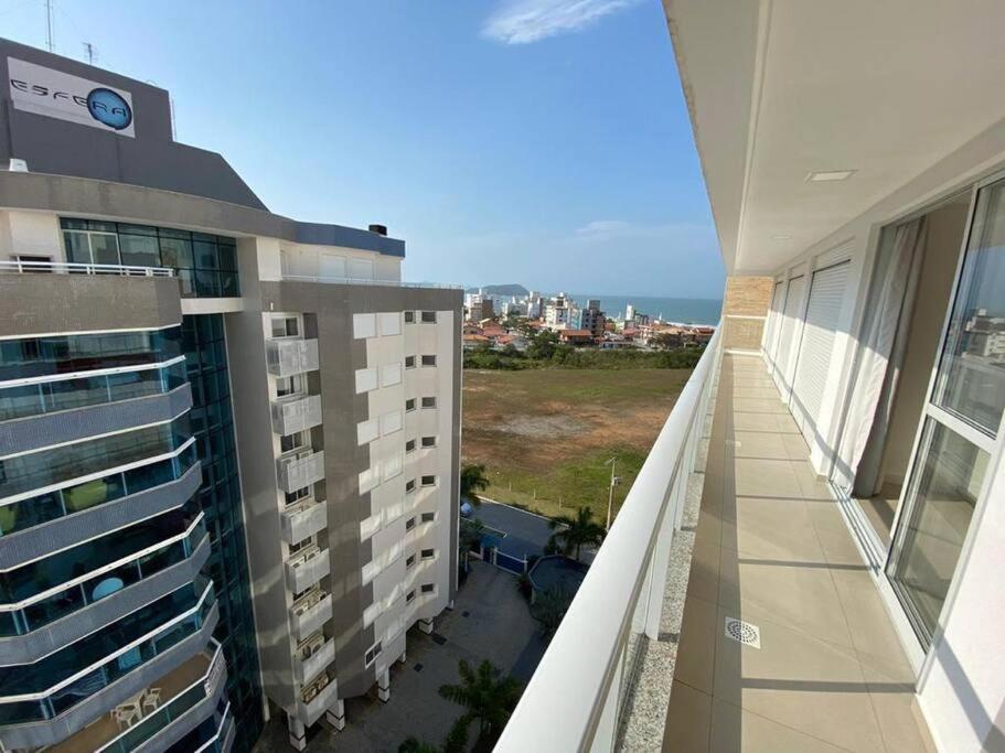 Apartamento 3 dormitorios e 2 vagas de garagem